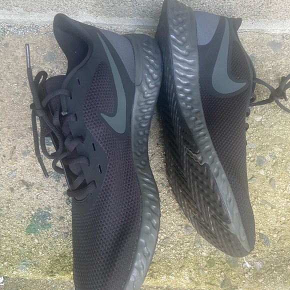 Nike Revolution 7 Men’s Road Running Sneakers - Picture 2 of 3